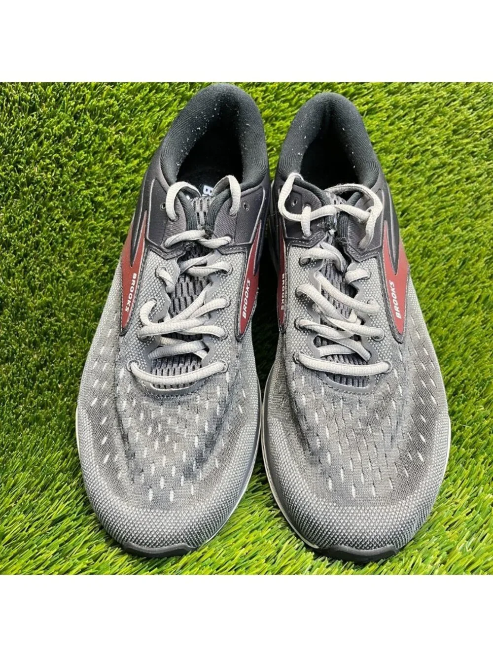 Brooks Dyad 11 Mens Size 10 4E Gray Athletic Running Walking Shoes Sneakers
